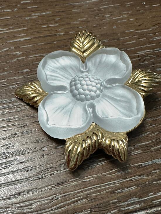 Monet Jewelry - Vintage Monet Carved Frosted Glass Dogwood Flower Gold Tone Brooch/Pin
